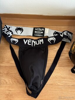 Plastový suspenzor Venum, 90 Kč - 2