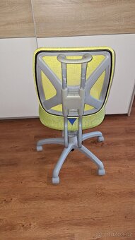 Rostoucí dětská židle k psacímu stolu - 2