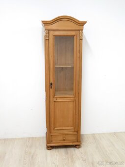 Krásná stará vitrína - 2