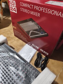 Mix pult Allenn Heath ZED 24 - 2