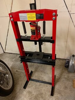 Hydraulický lis 12t - 2