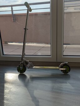 Koloběžka WORKER Racer Urban se svítícími kolečky - 2
