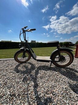 Elektrická koloběžka EcoWheel RETRUS 1000W - 2