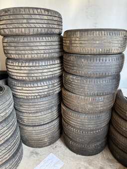 Prodám Pneu Kumho Ecsta 205/60 R16 8Ks 5-6 mm - 2