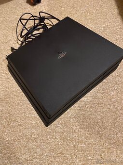 Prodám Playstation 4 Pro 1TB - 2