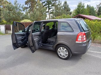 Benzínová Opel Zafira 1.8...7místné - 2