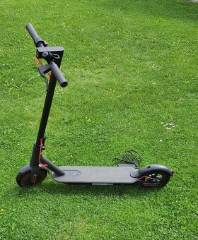 Elektrická koloběžka Xiaomi Mi Scooter Pro - 2
