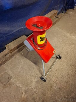 Elektrický drtič/štěpkovač Vares SHARK 1,6 kW - 2
