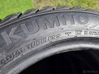 Zánovní zimní pneu Kumho Wintercraft 245/45/19 - 2