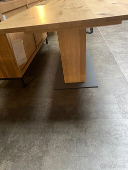 Jidelni stul Voglauer nove - 2