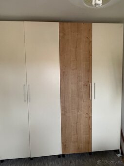 Šatní skříň - 2