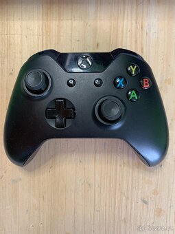 XBOX One S 500GB + Ovladač + Hra - 2