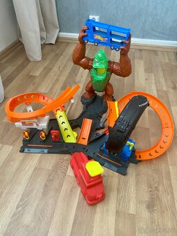 Hot wheels city útok gorily - 2