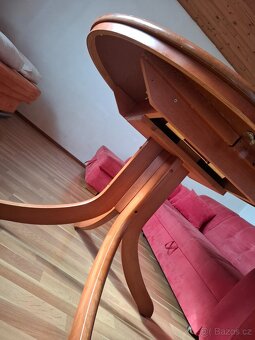 dreveny jídelní stůl - 2