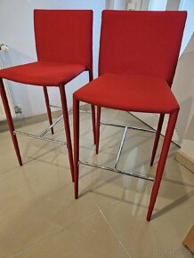 Dvě červené barové židle - 2