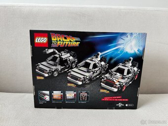 21103 LEGO Ideas The DeLorean Time Machine - 2