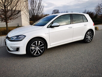 VW e-Golf 36kw, TEPELNÉ ČERPADLO, Super výbava - 2