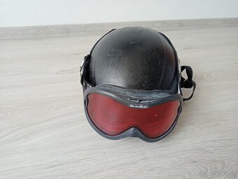 Lyžařská helma s brýlemi - 2