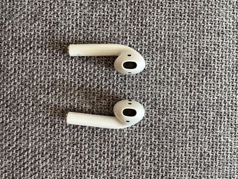 Apple Airpods bíle - 2