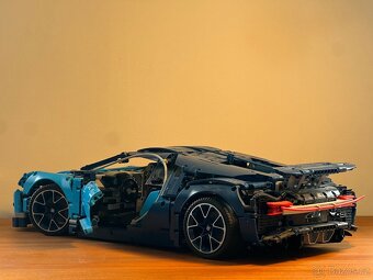 LEGO Technic Bugatti Chiron - 2