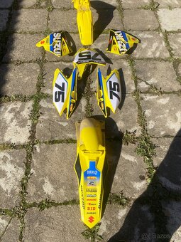Plasty Suzuki RM 250 - 2