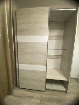 🪞 Moderní šatní skříň s posuvnými dveřmi – NOVÁ - 2