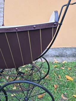 Starožitný kočárek pro panenky č. 637 - 2