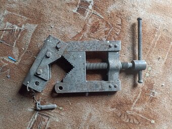 Zámečnický - topenářský svěrák - 2