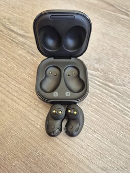 Samsung Galaxy bezdrátová sluchátka černá Buds Live - 2