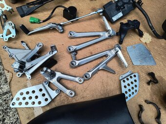 Náhradní díly Cbr 1000rr 2004-05 - 2