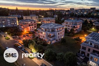 Moderní byt 4+kk s terasou, předzahrádkou a parkováním – Kyb - 2