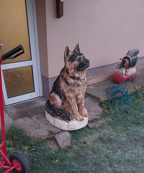 Nemecký vlčák- dřevěná socha - 2
