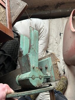 Řezačka na kopřivy - 2