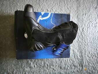 Boty BERING, nové, nejeté - 2