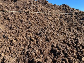 Koňský hnůj s hlínou - 2