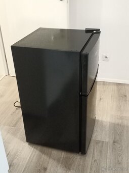 Prodám ledničku s mrazákem PRIMO (černá) - 2