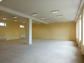KOLÍN - pronájem víceúčelových prostor u frekventované kom. - 2