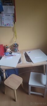 Stůl s úložným prostorem s dvěma židličkami - 2
