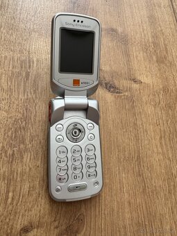Sony ericsson w300i - 2