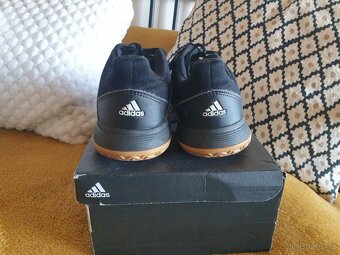 Sálové boty zn. ADIDAS Ligra 6 YOUTH č. 35,5 - 2