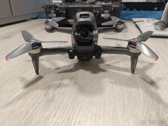 Dron DJI FPV - 2