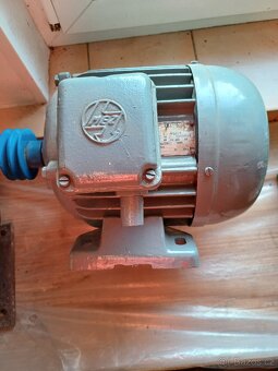 ELEKTROMOTOR PATKOVÝ 1,5KW 1430 ot/min - 2