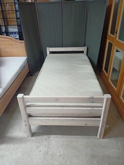 Prodám postel z masivu 90 x 200 cm - 2