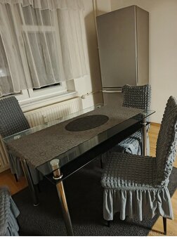 Skleněný jídelní stůl - 2