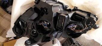 Mercedes benz c220 cdi w204 pravé přední světlo - 2