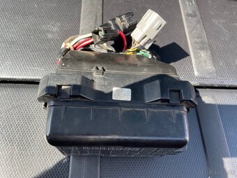 Daihatsu Sirion, pojistková a reléová skříň. - 2