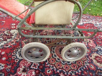 Nabízím historický kočárek pro panenky. Původní stav. Jen c - 2