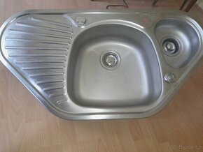 Rohový dřez Franke včetně drtiče kuchyňských odpadků WAVE - 2