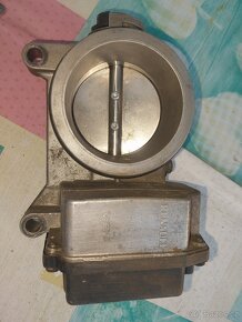 Škrtící klapka renault scenic 1616v 2002 - 2