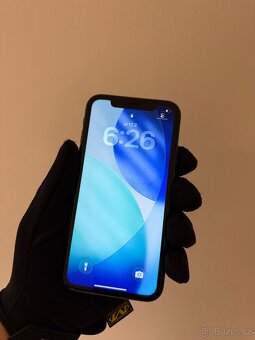 iPhone 11 64GB černý - 2